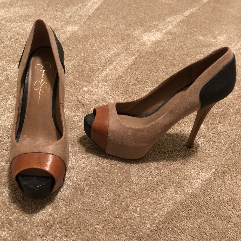 Jessica Simpson 7.5 suede/ leather pumps.